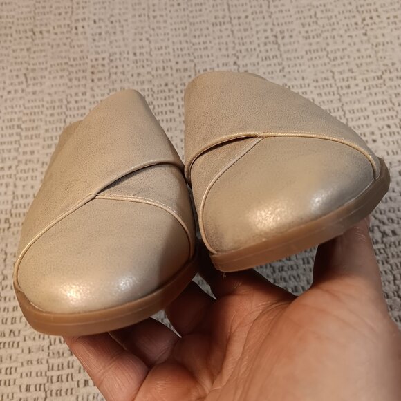 Maurices women's 'Isabel' gold shimmer low heel mules sz 8.5 M - Picture 6 of 13